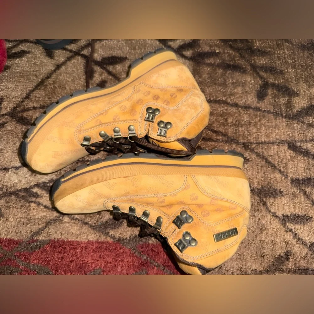 Timberland Classic Scripted Tan Hiking Boots- Men’s Size 8.5M